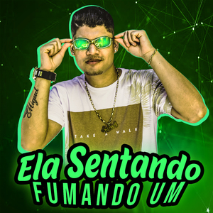 Ela Sentando Fumando Um