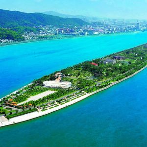 岳麓山的月亮（张映龙）