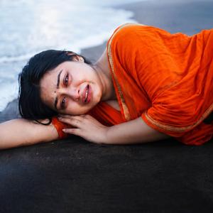 আপন মানুষ কেউ হইলো না