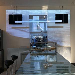 我坐在窗边望着遥远的海