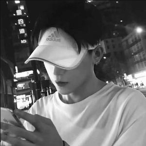 在冷言嘲笑中翻盘成为别人的可望不可及 (DJ版)