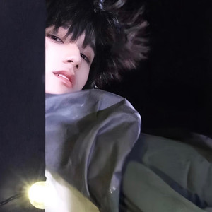 墙角开了一朵小花