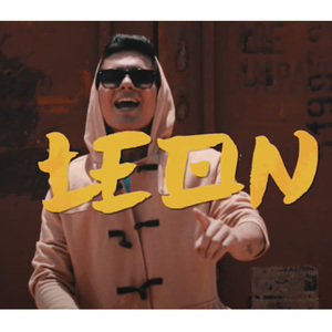 Como Shakira (Review)