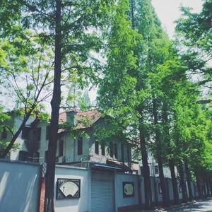 课间在走廊遇见小余余