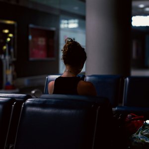 창틀에 떨어진 두 방울의 약속