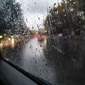 那些你对我的伤害，我居然说我甘愿