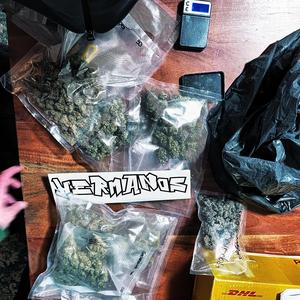 Hermanos (feat. tris adara)