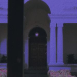 我如此碎碎念，如同失去爱人的遗孀，短暂而奔放的虫豸时代和记忆中的人民广场，我走了，不要再灼烧我。