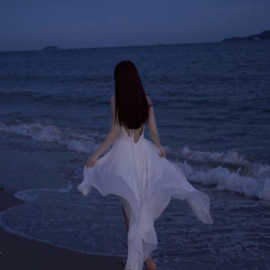 眼里一片海我却不肯蓝