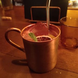 也许你的所谓心事都可以用早点睡来解决所以希望你暂时忘掉这些并做个好梦但我不会对你说晚安因为我也睡不着