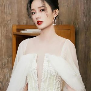 烟笼寒水月笼沙