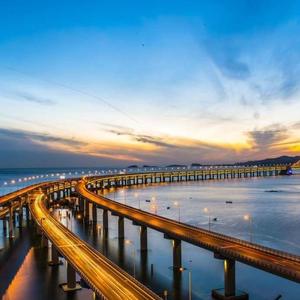 无人的街上告别