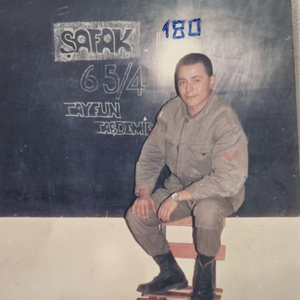 Asker Oldum Vatanımı Beklerim