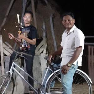 ដេីកដៃប្រណំសូមសច្ចា តាវ៉ន រាំស្គរដៃ