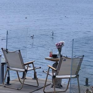 这个夏天不忙的话一起去海边吹风吧