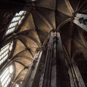 Orgão Tocando em Um Igreja Antiga