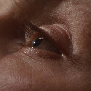 Scène de violence dans le lit