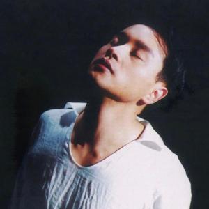 我能想到最浪漫的事，就是牵着你的手岁岁年年.