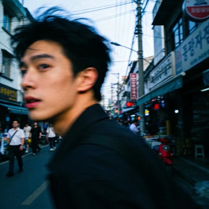 那年稚气未脱的脸颊