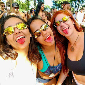 Oh mãe olha onde eu to fazendo merda cê ta doido