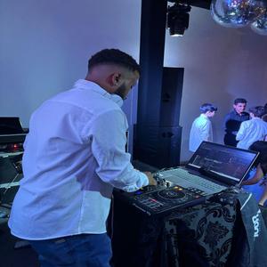 MTG - SENTA E KIKA (feat. MC GN SHEIK & DJIAGUINDOIPB)