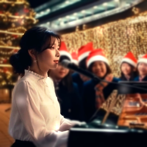 静かな夜に 一筋の光 迷う心 そっと 導いてく