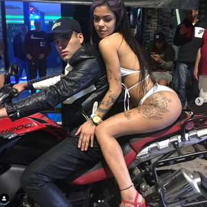 PATRICINHA VIRA PUTA