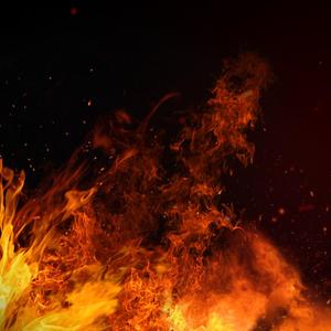 念旧灵一一记Priest《烈火浇愁》（翻自 崔子格）