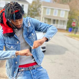 Peel Em Out (feat. Carolina)