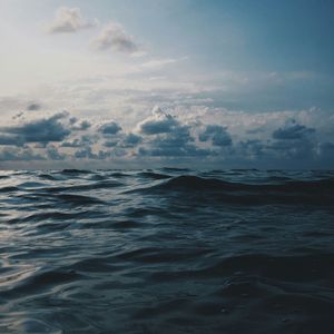 思念盖过潮汐（纯音乐）