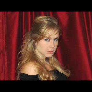 Gwenny is a Smokin' Hot Babe