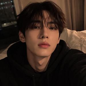 편의점 앞에서