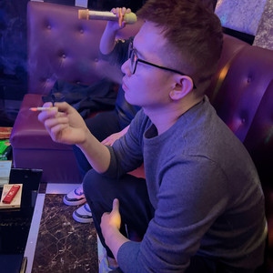 我借月光写下你