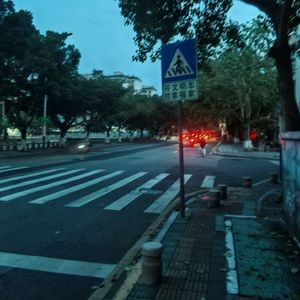 再也沒辦法在六點放學之後在筼筜湖邊吃金絲雞排和菠蘿啤也沒辦法去小區門口找拿著冰淇淋的你