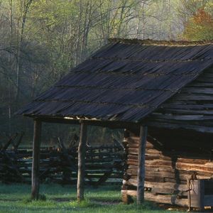 窗台静坐听雨声