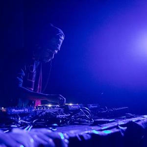 I don't wanna leave my baby alone