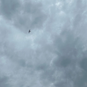 我们隔着距离想念