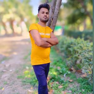 बगल वाली आंख मारे