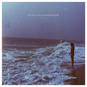sea loves the mountain peak