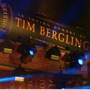 Cairns-(Avicii Tribute) Progressive House Mashup Mix（Cairns remix）