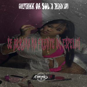 Se arruma na frente do espelho