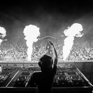 Nicky Romero - Let Me Feel & Spirit (Julian Mashup)