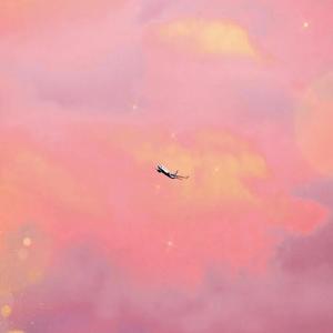 像暗杀似的绕到背后突然拥抱你