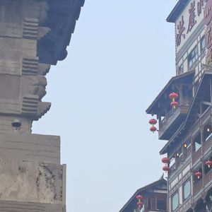 左脚往外踏