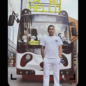 我层把完整的镜子打碎