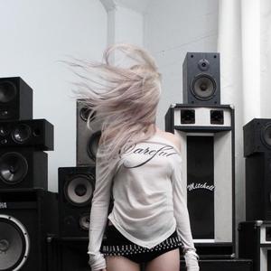 80 shades of red 2 (feat. Kiing)