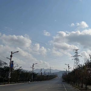 雨夜中的异龙湖