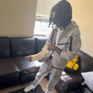 YO FAV RAPPER A B!TCH