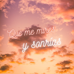 Que me mires y sonrías