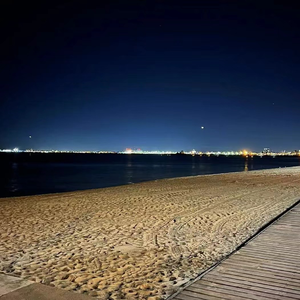 海风 五月 扑来 身后